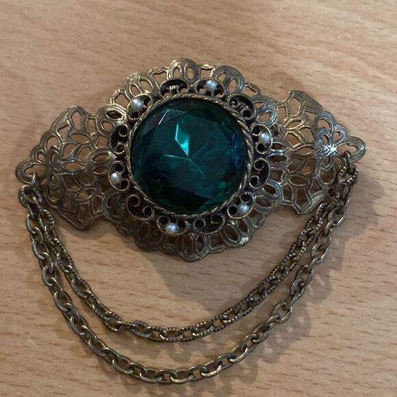 Large Vintage Brooch with Green Stone and Pearls - Picture 4 of 8